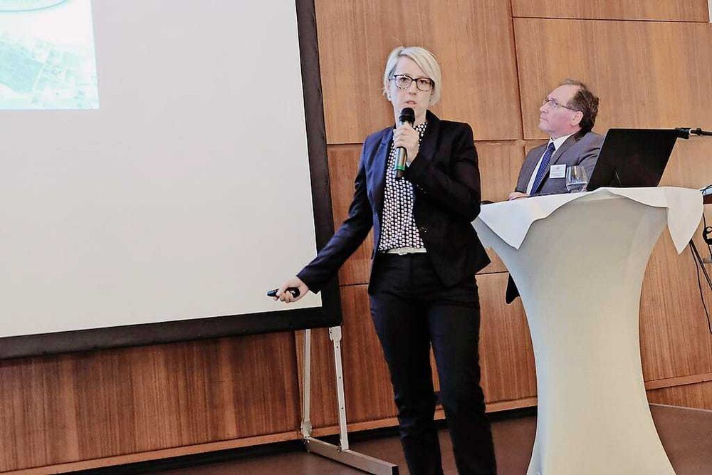 © hard
Angela Kornfeil von Metallbau Schinnerl ging auf die technischen Aspekte des „Building Information Modeling“ ein. Angela Kornfeil von Metallbau Schinnerl ging auf die technischen Aspekte des „Building Information Modeling“ ein.