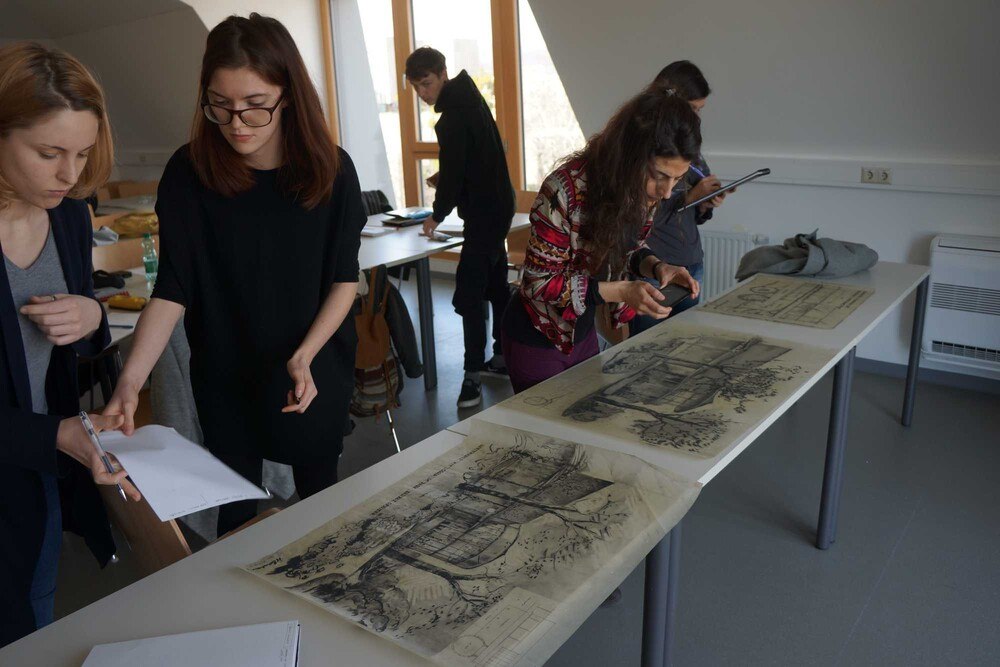 Dokumente des LArchiv werden in Lehrveranstaltungen zur Landschaftsarchitektur an der BOKU eingesetzt und mit Studierenden analysiert