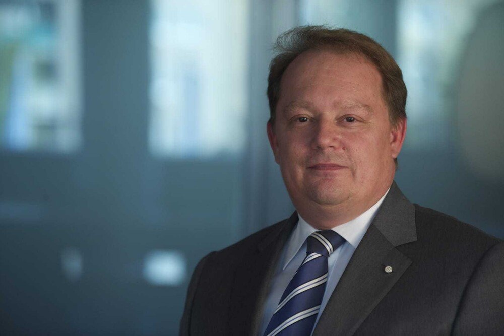 © Allianz
„Österreich ist ein guter Boden, um alt zu werden“, erklärt Andreas Csurda, verantwortlich für die kapitalgedeckte Vorsorge bei der Allianz Gruppe in Österreich. „Österreich ist ein guter Boden, um alt zu werden“, erklärt Andreas Csurda, verantwortlich für die kapitalgedeckte Vorsorge bei der Allianz Gruppe in Österreich.