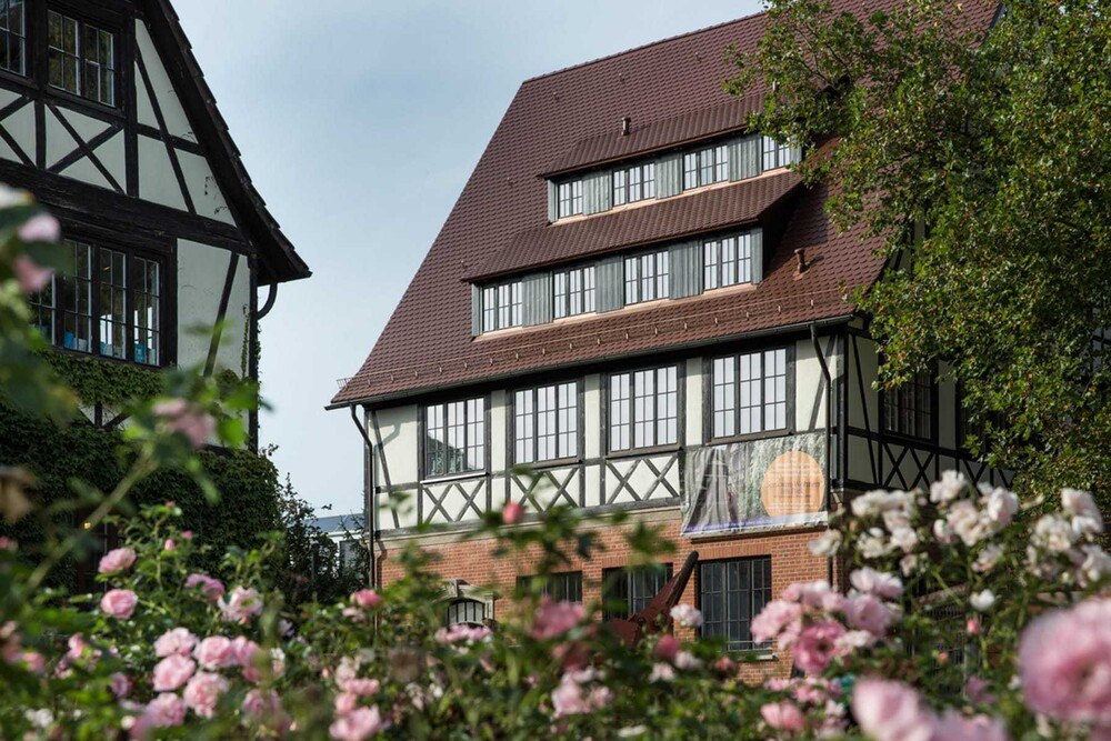 Der Denkmalschutz forderte den Erhalt der Fassade des Fachwerkhauses in Gärtringen. Deshalb kam zur energetischen Sanierung nur eine Innendämmung infrage.
© Martin Baitinger, Böblingen/Sto SE & Co. KGaA Der Denkmalschutz forderte den Erhalt der Fassade des Fachwerkhauses in Gärtringen. Deshalb kam zur energetischen Sanierung nur eine Innendämmung infrage.