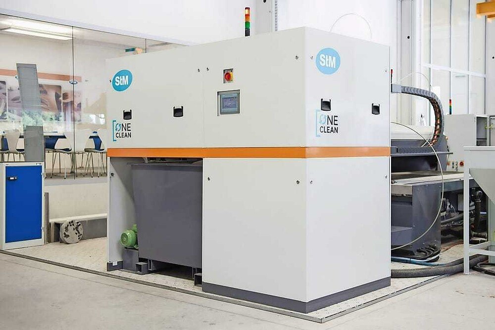 © STM Stein-Moser GmbH
Das modulare Recyclingsystem OneClean zur Wiederaufbereitung von Wasser und Abrasivsand Das modulare Recyclingsystem OneClean zur Wiederaufbereitung von Wasser und Abrasivsand