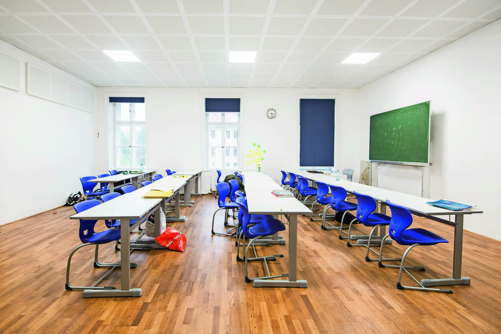 © Rigips Austria Akustische Ertüchtigung: Rigips konnte mit der "Gyptone Quattro 20" die Nachhallzeit im Klassenzimmer wesentlich verringern.
