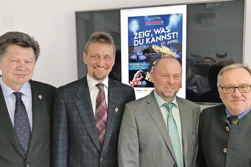 © KFZ Wirtschaft
Das Team der Innung Fahrzeugtechnik in Wien: Helmut Neverla (Bildungsreferent), Georg Ringseis (Innungsmeister), Günther Blümel (stv. Innungsmeister), Eduard Strobl (stv. Innungsmeister) (v. l.). Das Team der Innung Fahrzeugtechnik in Wien: Helmut Neverla (Bildungsreferent), Georg Ringseis (Innungsmeister), Günther Blümel (stv. Innungsmeister), Eduard Strobl (stv. Innungsmeister) (v. l.).