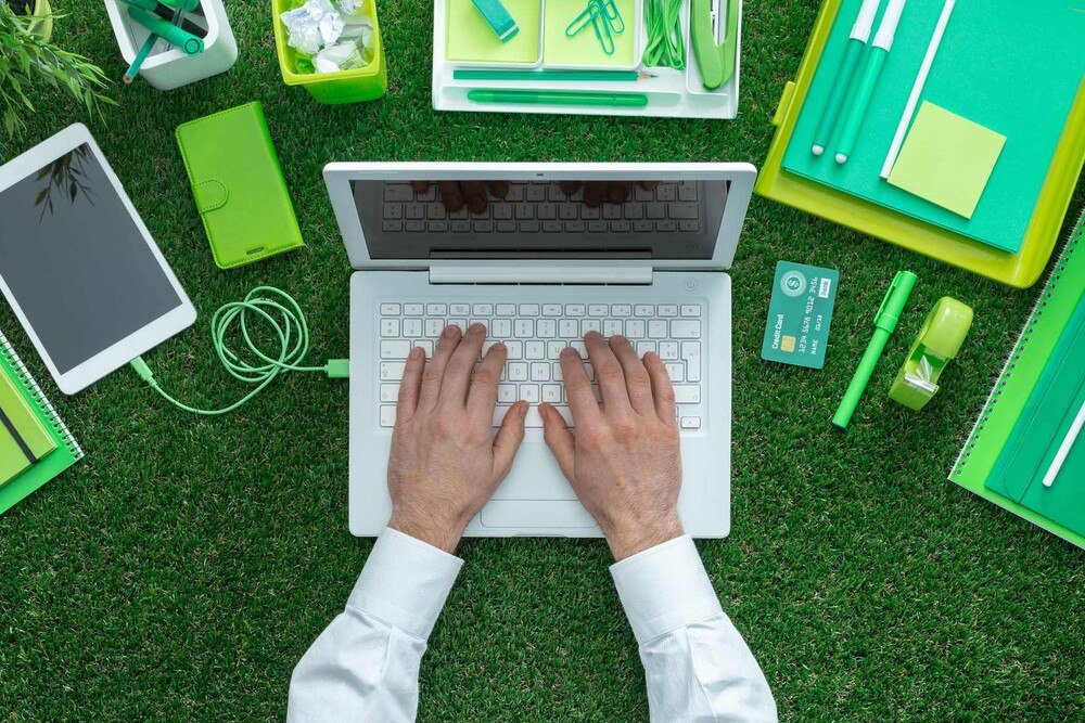 Ressourcenschonendes Arbeiten im Tischlereibetrieb sorgt für nachhaltiges Wirtschaften.
© thinkstockphotos.de Ressourcenschonendes Arbeiten im Tischlereibetrieb sorgt für nachhaltiges Wirtschaften.