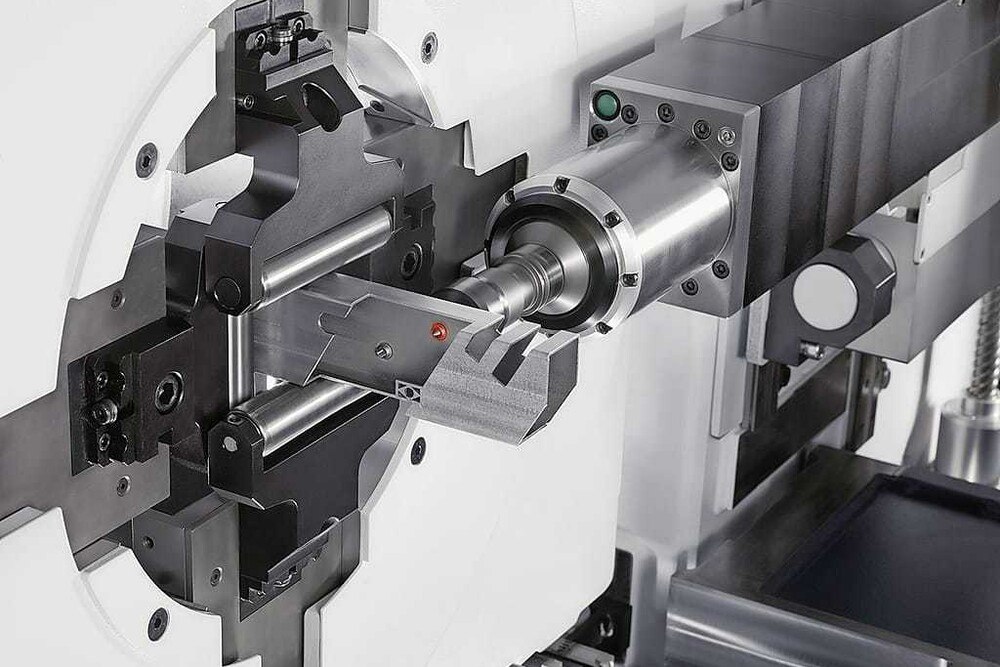 © Trumpf Für die Erzeugung von Gewinden in dünn- und dickwandigen Rohren hat Trumpf die Maschine mit einer Spindel und einem Vierfach-Werkzeugwechsler ausgestattet.