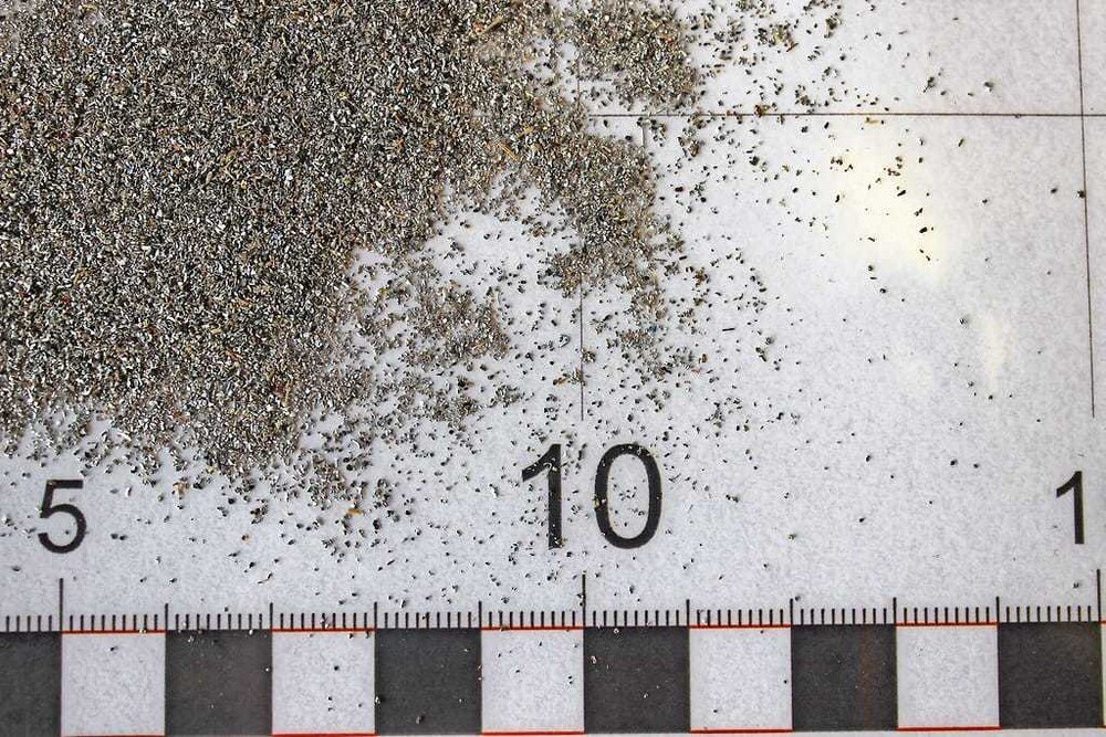 © Exner-Geiger
Bei der Metalltrennung weist die feinste Fraktion einen Kerngrößenbereich von 0–0,5 mm auf, bei einem Aluminium-Gehalt von bis zu 99 Prozent. Bei der Metalltrennung weist die feinste Fraktion einen Kerngrößenbereich von 0–0,5 mm auf, bei einem Aluminium-Gehalt von bis zu 99 Prozent.