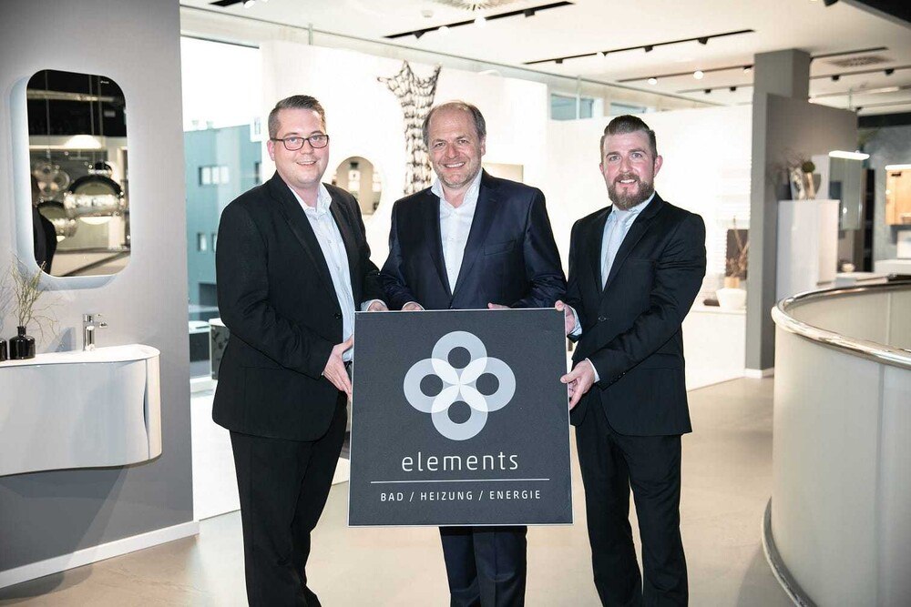 Bernhard Weber (Leitung Vertrieb Odörfer Wr. Neustadt), Hans-Peter Moser (Persönlich haftender Gesellschafter GC Österreich) und Martin Szeidl (Geschäftsleitung GC Gebäudetechnik) bei der Eröffnungsfeier in Brunn.
© Philipp Detter Bernhard Weber (Leitung Vertrieb Odörfer Wr. Neustadt), Hans-Peter Moser (Persönlich haftender Gesellschafter GC Österreich) und Martin Szeidl (Geschäftsleitung GC Gebäudetechnik) bei der Eröffnungsfeier in Brunn.
