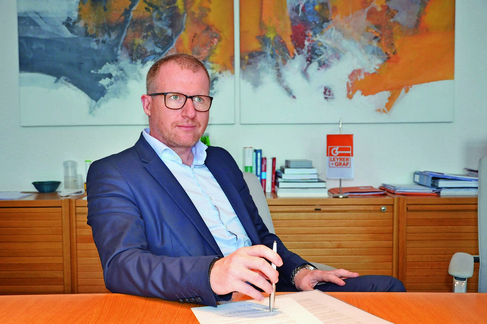 © Meßner
Im Interview mit der Bauzeitung spricht Stefan Graf, CEO von Leyrer + Graf, über aktuelle Entwicklungen in der Baubranche und welchen Weg sein Unternehmen hinsichtlich BIM & Co gehen wird. Im Interview mit der Bauzeitung spricht Stefan Graf, CEO von Leyrer + Graf, über aktuelle Entwicklungen in der Baubranche und welchen Weg sein Unternehmen hinsichtlich BIM & Co gehen wird.