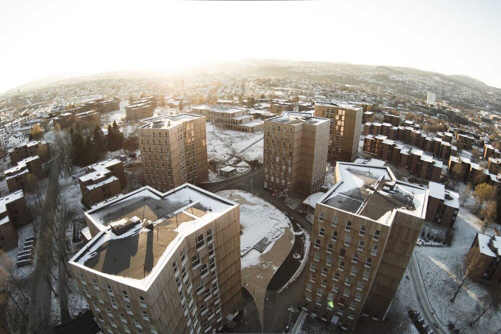 Das mehrgeschoßige Studentenheim aus Holz, Trondheim, Norwegen.
© MDH Arkitekter Das mehrgeschoßige Studentenheim aus Holz, Trondheim, Norwegen.