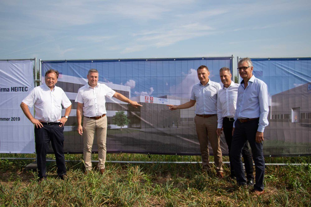 © Eplan
August 2018: Projektstart Neubau Fa. Heitec in Stift Ardagger. Vlnr Richard Heindl, Ing. Jrügen Hörlendsberger, Ing. Martin Berger, Dr. Harald Schrenk, Johannes Felbmayer August 2018: Projektstart Neubau Fa. Heitec in Stift Ardagger. Vlnr Richard Heindl, Ing. Jrügen Hörlendsberger, Ing. Martin Berger, Dr. Harald Schrenk, Johannes Felbmayer