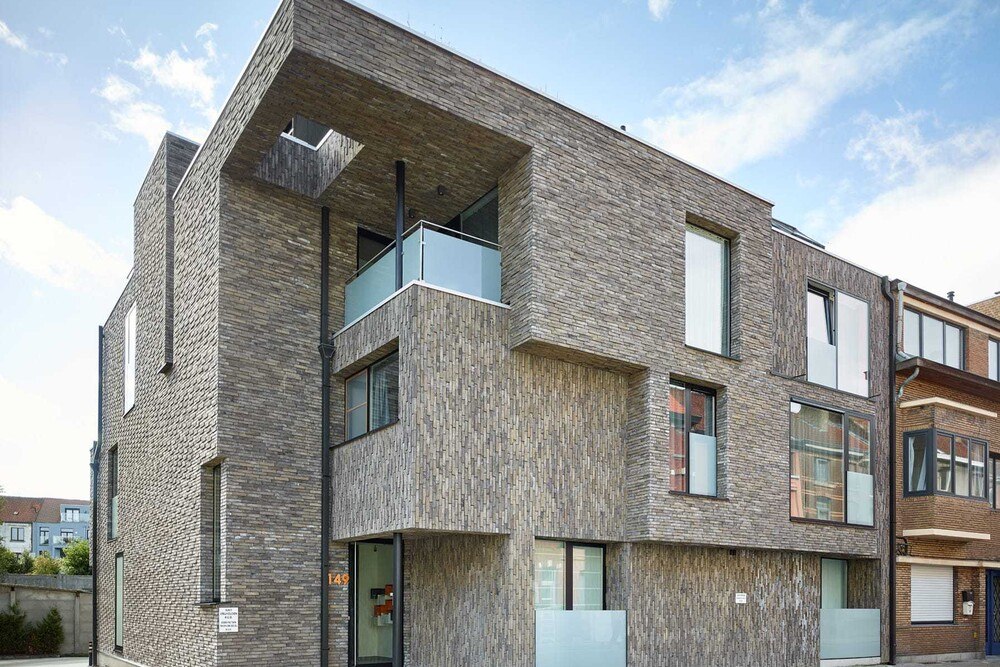 StoBrick auf einem Mehrfamilienhaus in Gent von Enplusarchitecten.
© Dennis de Smet, Gent StoBrick auf einem Mehrfamilienhaus in Gent von Enplusarchitecten.