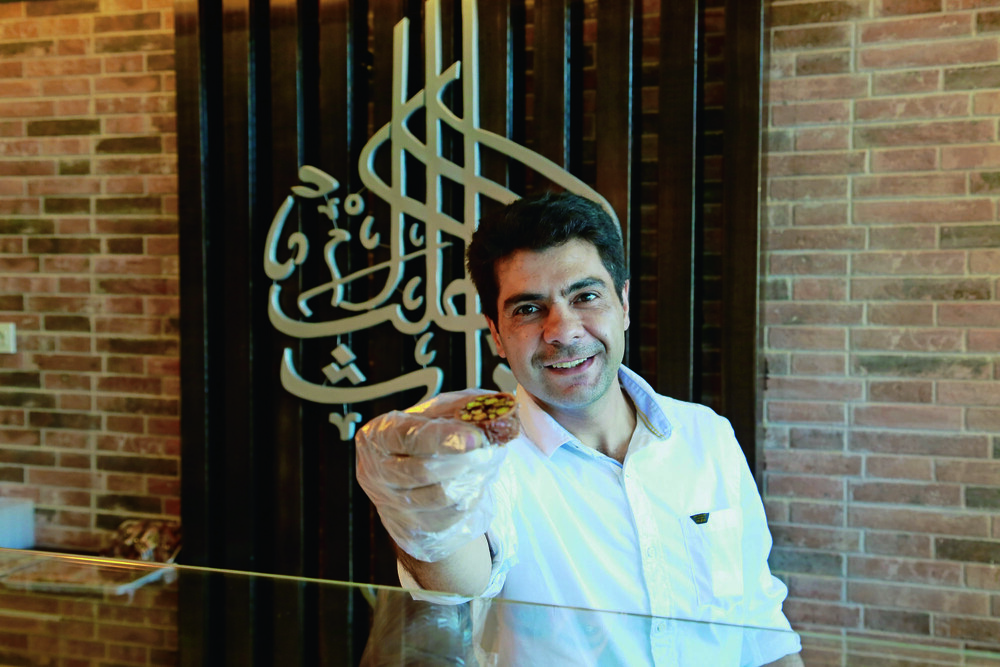 Omar Ghurra schafft mit „Aleppo Sweets“ am Wiener Praterstern ein einzigartiges Angebot an Süßwaren.
© Nutz Omar Ghurra schafft mit „Aleppo Sweets“ am Wiener Praterstern ein einzigartiges Angebot an Süßwaren.