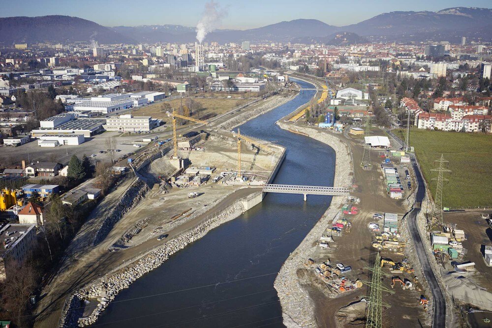 Wer in Österreich ein Großprojekt wie das Murkraftwerk plant, braucht einen langen Atem. Mit der Novelle des UVP-Gesetzes will die türkis-blaue Regierung die sich oft Jahrzehnte lang hinziehenden UVP-Verfahren beschleunigen.
© Energie Steiermark Wer in Österreich ein Großprojekt wie das Murkraftwerk plant, braucht einen langen Atem. Mit der Novelle des UVP-Gesetzes will die türkis-blaue Regierung die sich oft Jahrzehnte lang hinziehenden UVP-Verfahren beschleunigen.