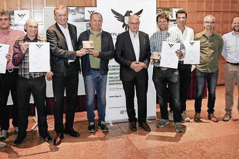 Alle Preisträger des "Pflasteradlers Zwoachtzehn"
© FQP Alle Preisträger des "Pflasteradlers Zwoachtzehn"