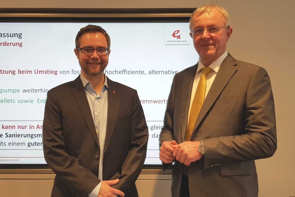 © Österreichische Energieagentur
Ing. Mag. Georg Trnka und DI Peter Traupmann präsentieren den aktuellen Heizkostenvergleich der Österreichischen Energieagentur. Ing. Mag. Georg Trnka und DI Peter Traupmann präsentieren den aktuellen Heizkostenvergleich der Österreichischen Energieagentur.