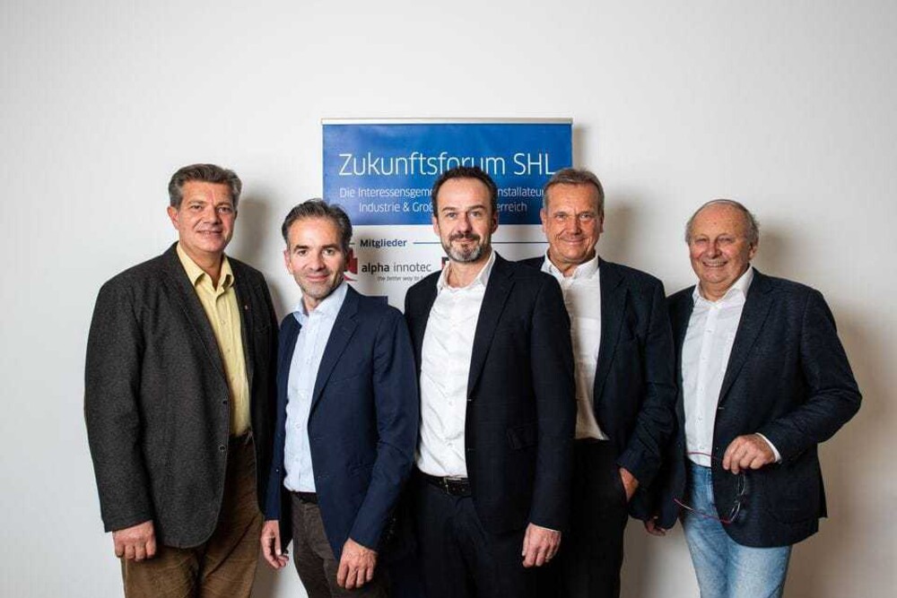 © Zukunftsforum SHL
Der Vorstand des Zukunftsforum SHL mit Bundesinnungsmeister Michael Mattes (rechts): Andreas Rotter, Martin Hagleitner, Hans-Jörg Dullinger und Wilhelm Jörg. Der Vorstand des Zukunftsforum SHL mit Bundesinnungsmeister Michael Mattes (rechts): Andreas Rotter, Martin Hagleitner, Hans-Jörg Dullinger und Wilhelm Jörg.
