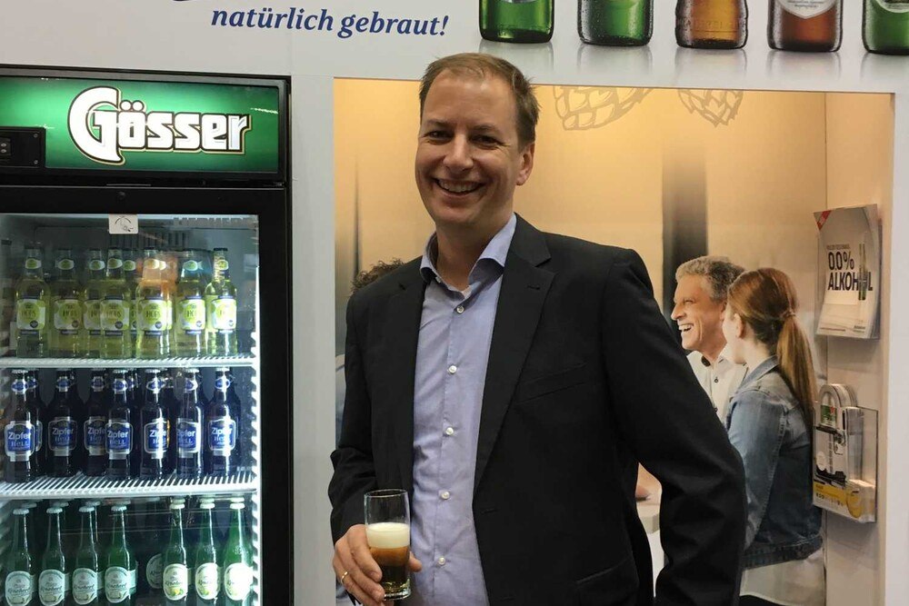 © ÖGZ
Magne Setnes, Vorstandsvorsitzender der Brau Union Österreich, sieht alkoholfreies Bier und Radler in Österreich weiter auf dem Vormarsch. Magne Setnes, Vorstandsvorsitzender der Brau Union Österreich, sieht alkoholfreies Bier und Radler in Österreich weiter auf dem Vormarsch.