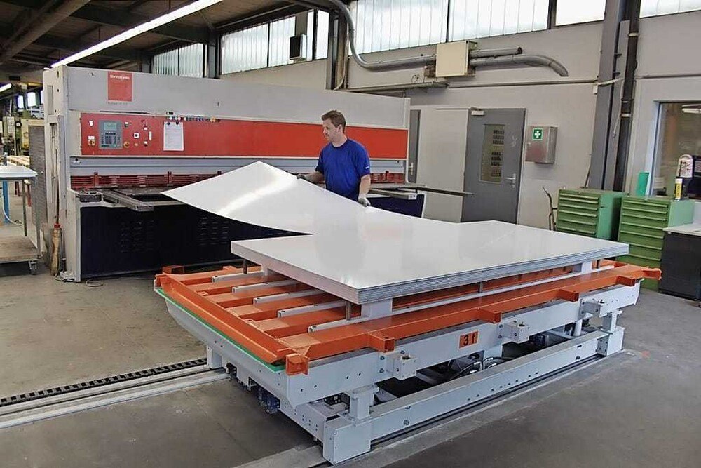 © Kasto
Lagersysteme, angeschlossene Fördertechnik sowie Bearbeitungsmaschinen mit dem dazugehörigen Materialhandling lassen sich mit „Kastologic“ einheitlich steuern und verwalten. Lagersysteme, angeschlossene Fördertechnik sowie Bearbeitungsmaschinen mit dem dazugehörigen Materialhandling lassen sich mit „Kastologic“ einheitlich steuern und verwalten.