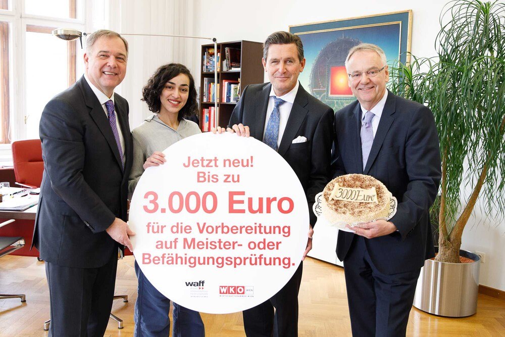© Florian Wieser WKW-Präsident Walter Ruck, Finanz-, und Wirtschaftsstadtrat Peter Hanke und waff-Geschäftsführer Fritz Meißl mit der angehenden Konditor-Meisterin Jeanette Tamer. WKW-Präsident Walter Ruck, Finanz-, und Wirtschaftsstadtrat Peter Hanke und waff-Geschäftsführer Fritz Meißl mit der angehenden Konditor-Meisterin Jeanette Tamer.