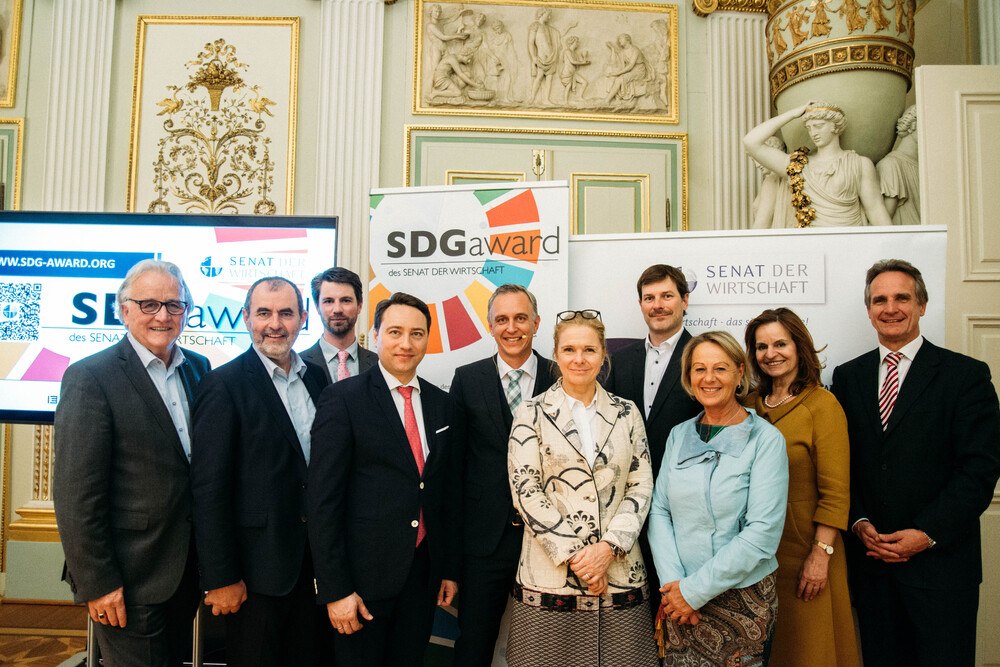 © Victoria Posch
v.l.n.r.: Hans Harrer, Josef Plank, Lukas Kasalo, Manfred Haimbuchner, Josef Obergantschnig, Michaela Reitterer, Günther Herndlhofer, Gabriele Stowasser, Alix Frank Thomasser, Dr. Johannes Linhart v.l.n.r.: Hans Harrer, Josef Plank, Lukas Kasalo, Manfred Haimbuchner, Josef Obergantschnig, Michaela Reitterer, Günther Herndlhofer, Gabriele Stowasser, Alix Frank Thomasser, Dr. Johannes Linhart
