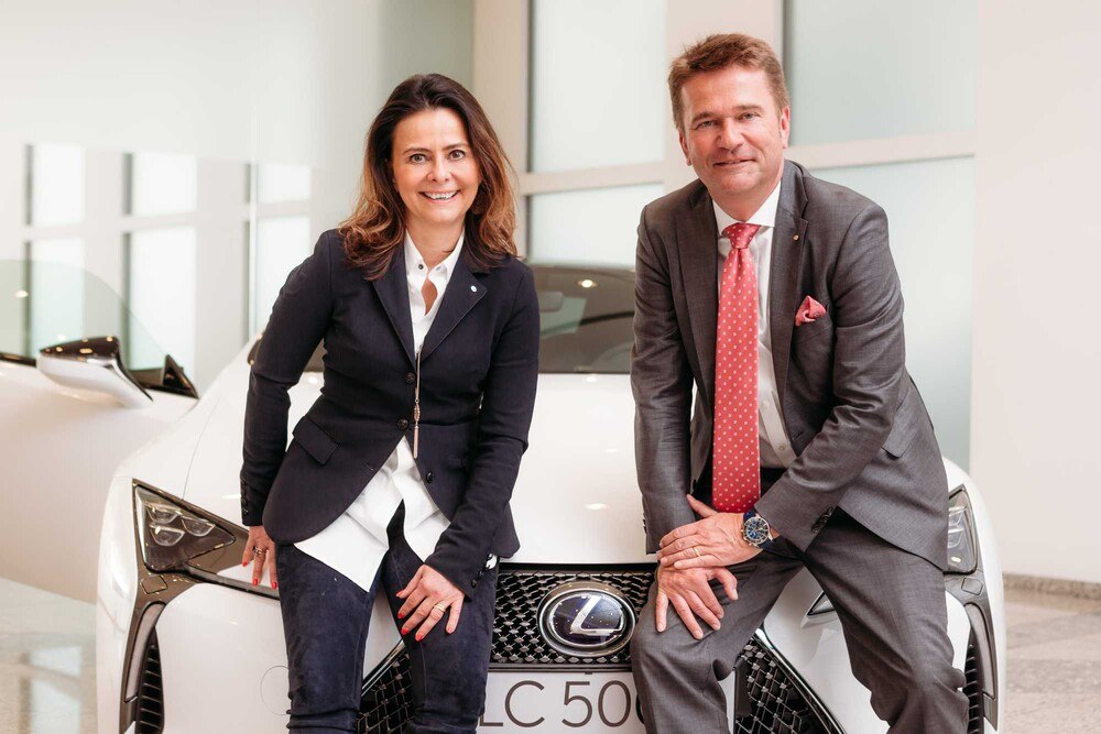 © Philipp Lipiarski
Anja Frey-Winkelbauer (CEO) und Stefan Grubi (COO) der Toyota Frey Retail. (v.l.) Anja Frey-Winkelbauer (CEO) und Stefan Grubi (COO) der Toyota Frey Retail. (v.l.)