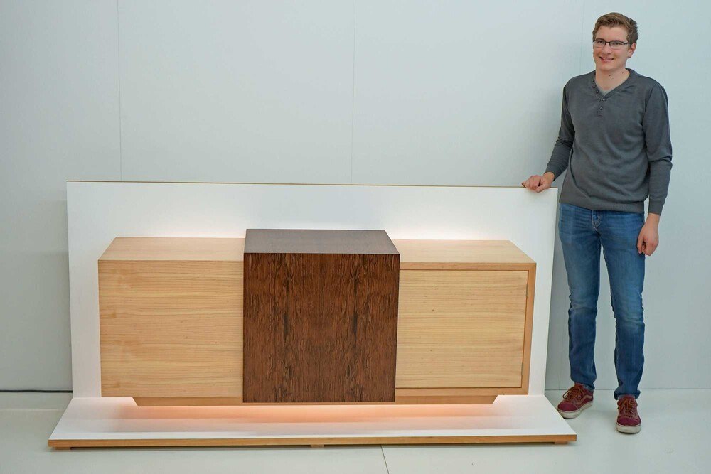Sideboard „Blockbuster“ von Christian Schöne, entstanden 2018 im Meisterkurs am Wifi Salzburg
© WIFI Salzburg Sideboard „Blockbuster“ von Christian Schöne, entstanden 2018 im Meisterkurs am Wifi Salzburg