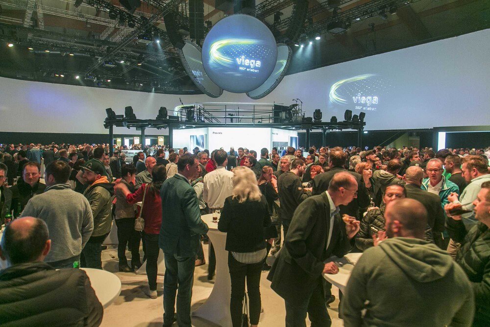 Den Gästen wurde mit der Roadshow „Viega 360 Grad" in der Salzburgarena ein unvergesslicher Abend geboten.
© Viega Den Gästen wurde mit der Roadshow „Viega 360 Grad" in der Salzburgarena ein unvergesslicher Abend geboten.