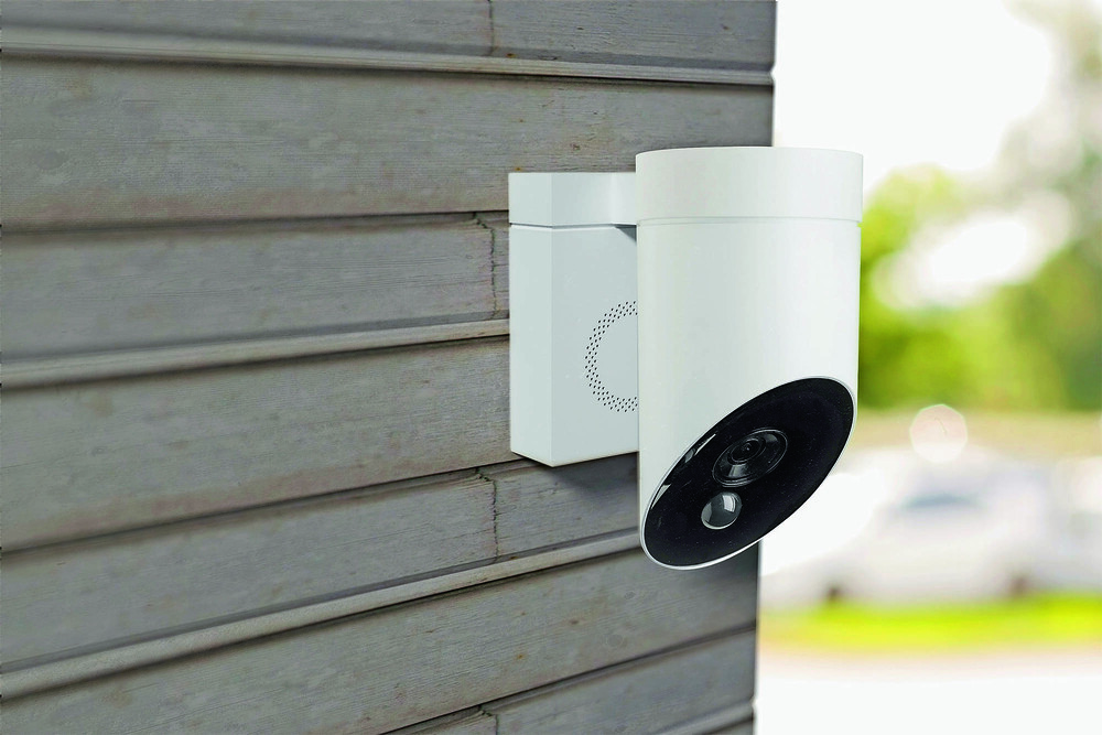 Die Somfy Außenkamera ist einfach zu installieren und schnell in Betrieb genommen.
© Somfy Die Somfy Außenkamera ist einfach zu installieren und schnell in Betrieb genommen.