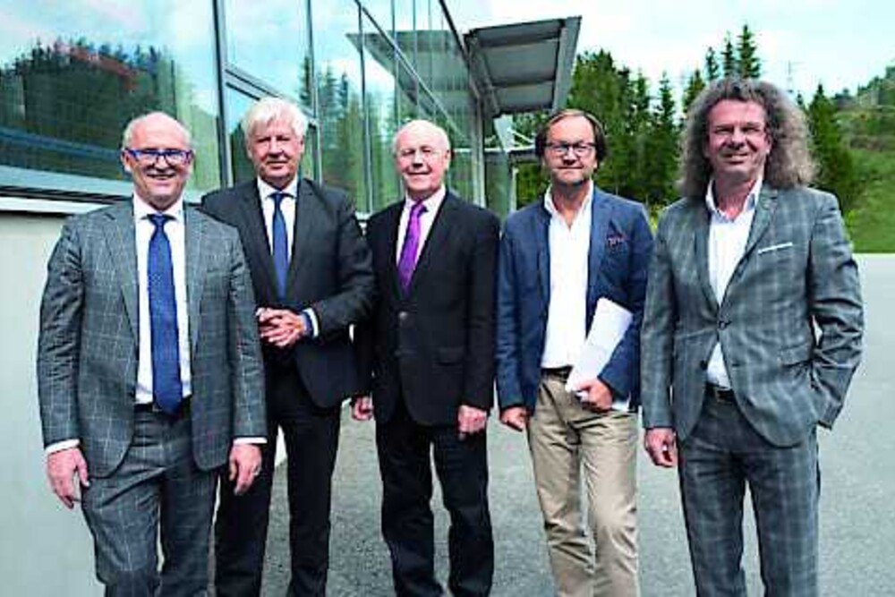 Hans Georg Hagleitner, Ernst Brunner, Erich Schuster, Dr. Robert Krivanec, Mag. Helmut Reischenböck (v. l. n. r.)
© Hagleitner Hygiene International GmbH Hans Georg Hagleitner, Ernst Brunner, Erich Schuster, Dr. Robert Krivanec, Mag. Helmut Reischenböck (v. l. n. r.)