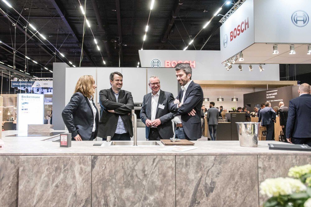 © küchenwohntrends/möbel austria
Das Verschmelzen der Lebensbereiche Kochen, Wohnen und Schlafen ist zentrales Thema der Messe. Das Verschmelzen der Lebensbereiche Kochen, Wohnen und Schlafen ist zentrales Thema der Messe.