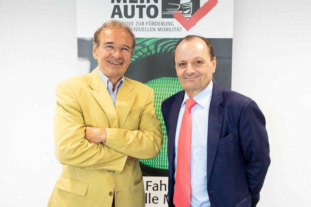 © Anna Rauchenberger
Wolfgang Bachmayer (GF OGM) und Burkhard Ernst (Obmann des Vereins "Mein Auto" und Wiens LGO). Wolfgang Bachmayer (GF OGM) und Burkhard Ernst (Obmann des Vereins "Mein Auto" und Wiens LGO).