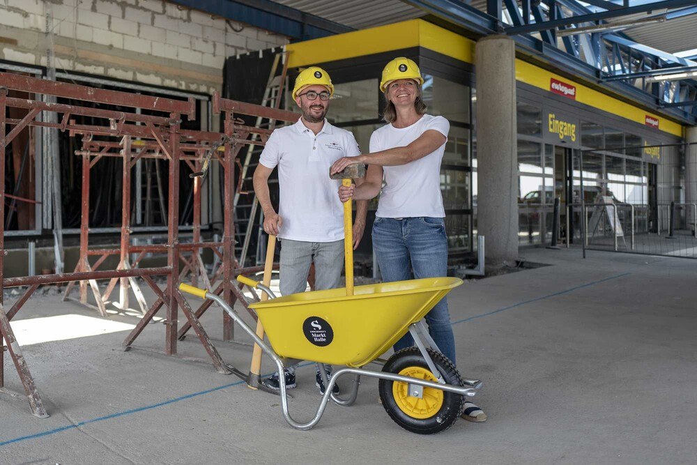 © Eurogast
Susanna Berner und Franz Sinnesberger jr. auf der Baustelle des neuen Marktes. Susanna Berner und Franz Sinnesberger jr. auf der Baustelle des neuen Marktes.