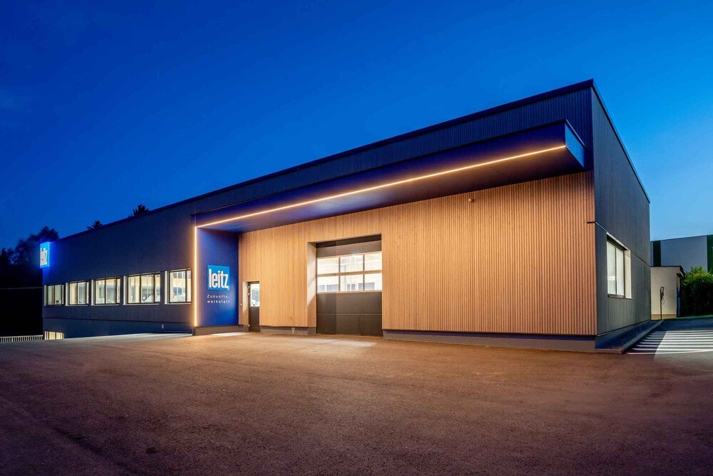 © Stemmer Arbeitsplatz für 40 Lehrlinge: die neue Leitz-Zukunftswerkstatt Arbeitsplatz für 40 Lehrlinge: die neue Leitz-Zukunftswerkstatt