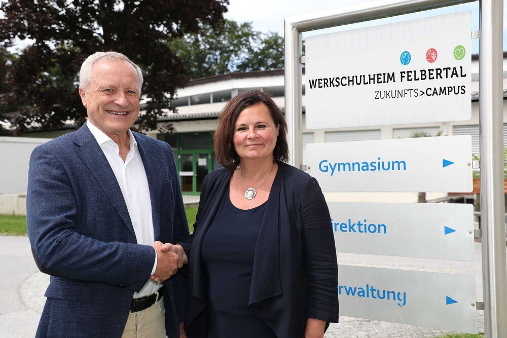 © Neumayr Werkschulheim Felbertal-Schuldirektor Heinz Edenhofner wechselt in den Ruhestand und übergibt die Leitung der Schule an seine Nachfolgerin Karin Starlinger-Baumgartinger.