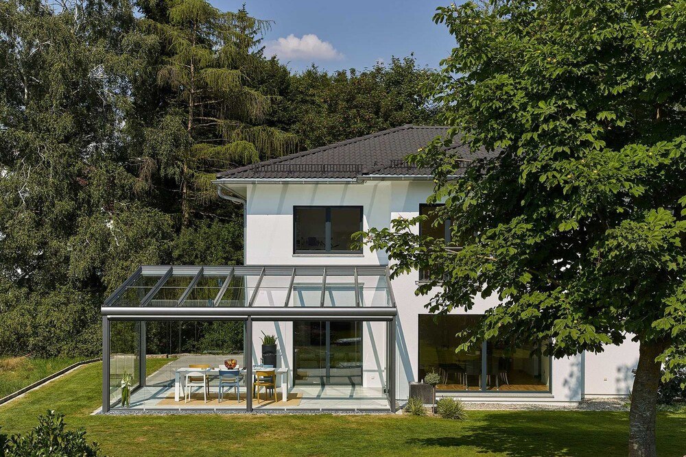 © Solarlux GmbH Mit beweglichen Glaselementen und einer Unterglasmarkise lässt sich das Glashaus von Solarlux für jede Wetterlage anpassen.