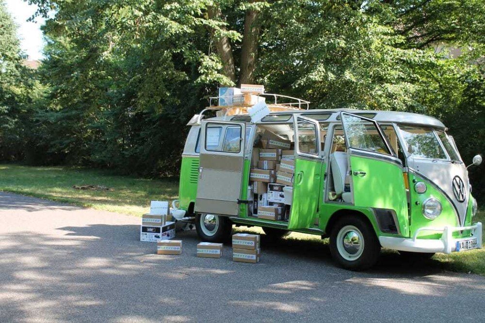 © Gettygo
Der grüne Samba von Gettygo ist derzeit unterwegs und organisiert die Preise für die Werkstatthelden der Gewinnspielwochen im Herbst 2019. Der grüne Samba von Gettygo ist derzeit unterwegs und organisiert die Preise für die Werkstatthelden der Gewinnspielwochen im Herbst 2019.