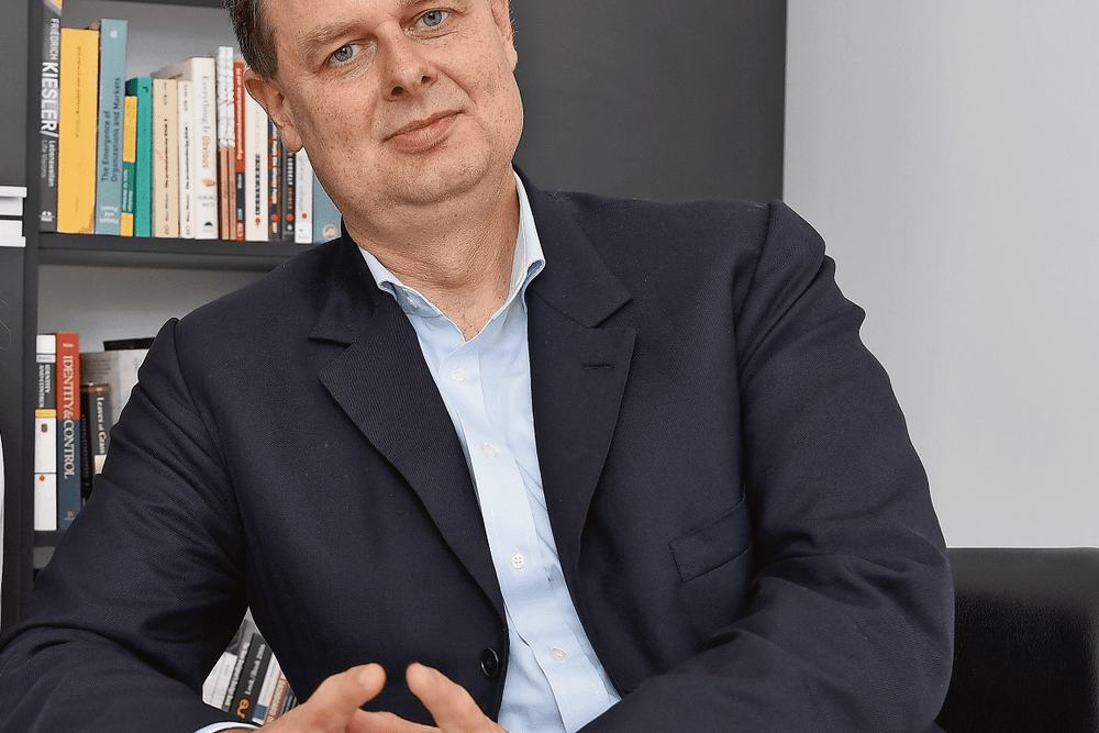 © Foto: picturedesk.com
Der Philosoph, Netzwerk- und Resilienzforscher Harald Katzmair ist Gründer und Direktor von FAS.research. Der Philosoph, Netzwerk- und Resilienzforscher Harald Katzmair ist Gründer und Direktor von FAS.research.