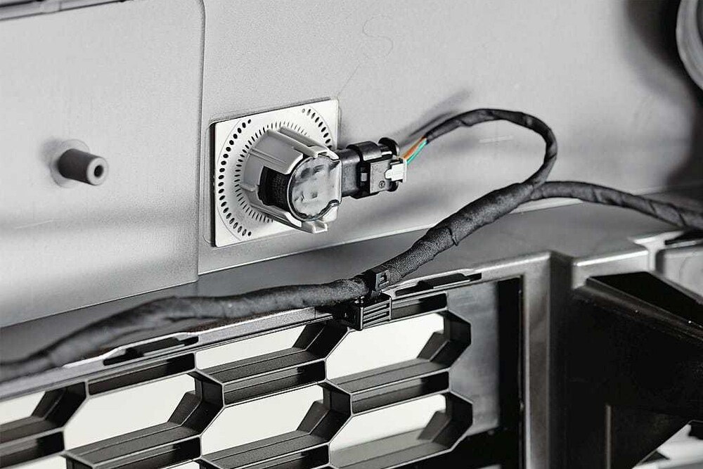 © Telsonic Beim torsionalen Verfahren werden die Schwingungen nur wenig in den Bereich um die Schweißnaht herum eingeleitet werden. Dadurch werden empfindliche Bauteile sowie Oberflächen geschont und gleichzeitig im Schweißbereich höhere Energiedichten erzielt. Beim torsionalen Verfahren werden die Schwingungen nur wenig in den Bereich um die Schweißnaht herum eingeleitet werden. Dadurch werden empfindliche Bauteile sowie Oberflächen geschont und gleichzeitig im Schweißbereich höhere Energiedichten erzielt.