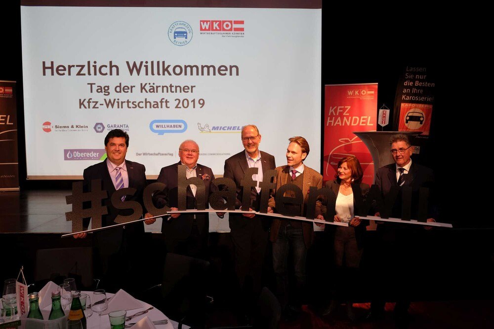 © Peter Seipel / ÖWV
Gastgeber im Casineum Velden: Klaus Kronlechner (WKK Gewerbe und Handwerk), Hubert Aichlseder (Gremialobmann des Fahrzeughandels), Bernhard Plasounig (GF Plasounig Technik), Raimund Haberl (WKK Spartenobmann Handel), Gerti Senger (Psychotherapeutin und Autorin), Walter Aichwalder (Landesinnungsmeister) (v.l.). Gastgeber im Casineum Velden: Klaus Kronlechner (WKK Gewerbe und Handwerk), Hubert Aichlseder (Gremialobmann des Fahrzeughandels), Bernhard Plasounig (GF Plasounig Technik), Raimund Haberl (WKK Spartenobmann Handel), Gerti Senger (Psychotherapeutin und Autorin), Walter Aichwalder (Landesinnungsmeister) (v.l.).