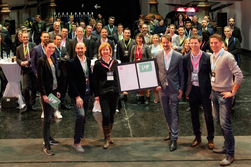 © Hron
Die Gründer der Initiative PF19 gemeinsam mit der Payment Peer Group beim Payment Festival 2019 am 26.11.2019 im Semperdepot Wien. Die Gründer der Initiative PF19 gemeinsam mit der Payment Peer Group beim Payment Festival 2019 am 26.11.2019 im Semperdepot Wien.