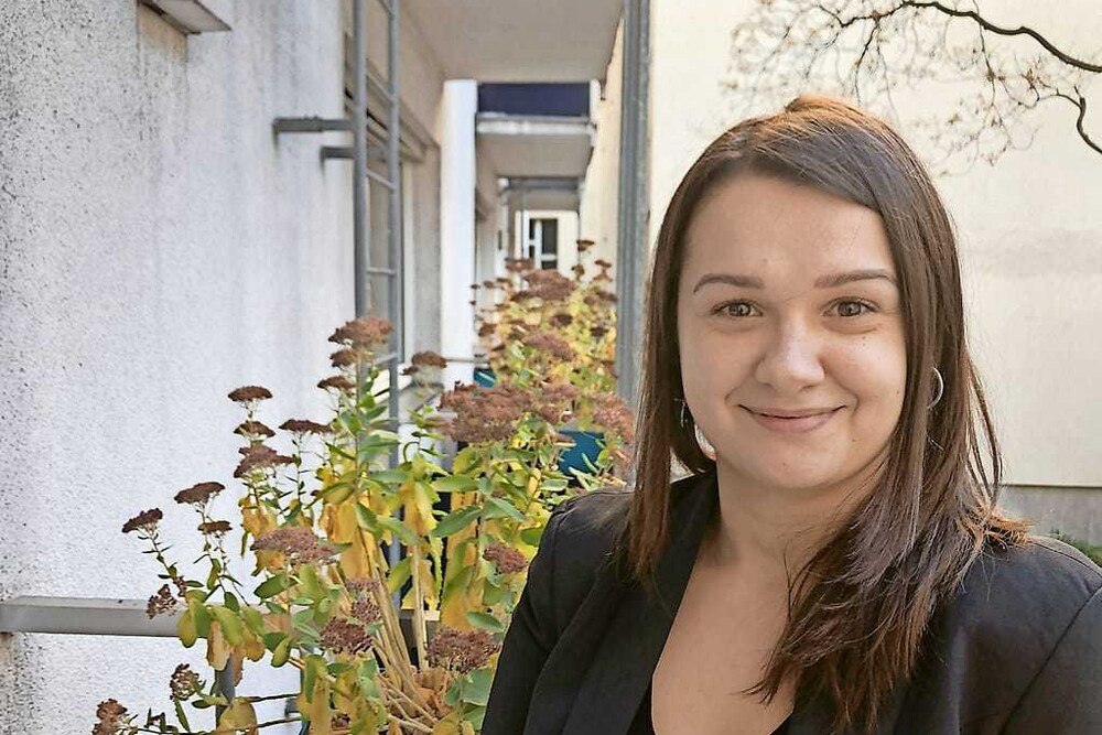 Ex-Lehrling Ivana Stevic leitet heute die Rezeption und ist ausgebildeter Gastro-Coach.
© Vierich Ex-Lehrling Ivana Stevic leitet heute die Rezeption und ist ausgebildeter Gastro-Coach.