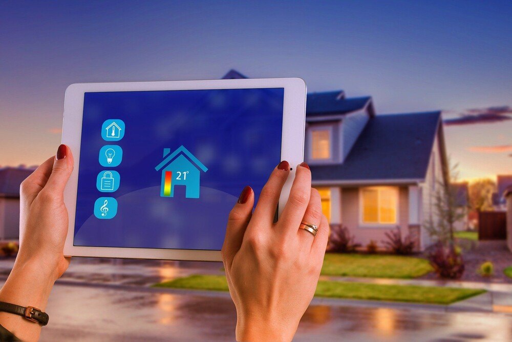 © Pixabay/Altmann
Ist ein Smart Home echter Komfort- und Sicherheitsgewinn oder doch nur Spielerei für Techniknarren? Ist ein Smart Home echter Komfort- und Sicherheitsgewinn oder doch nur Spielerei für Techniknarren?