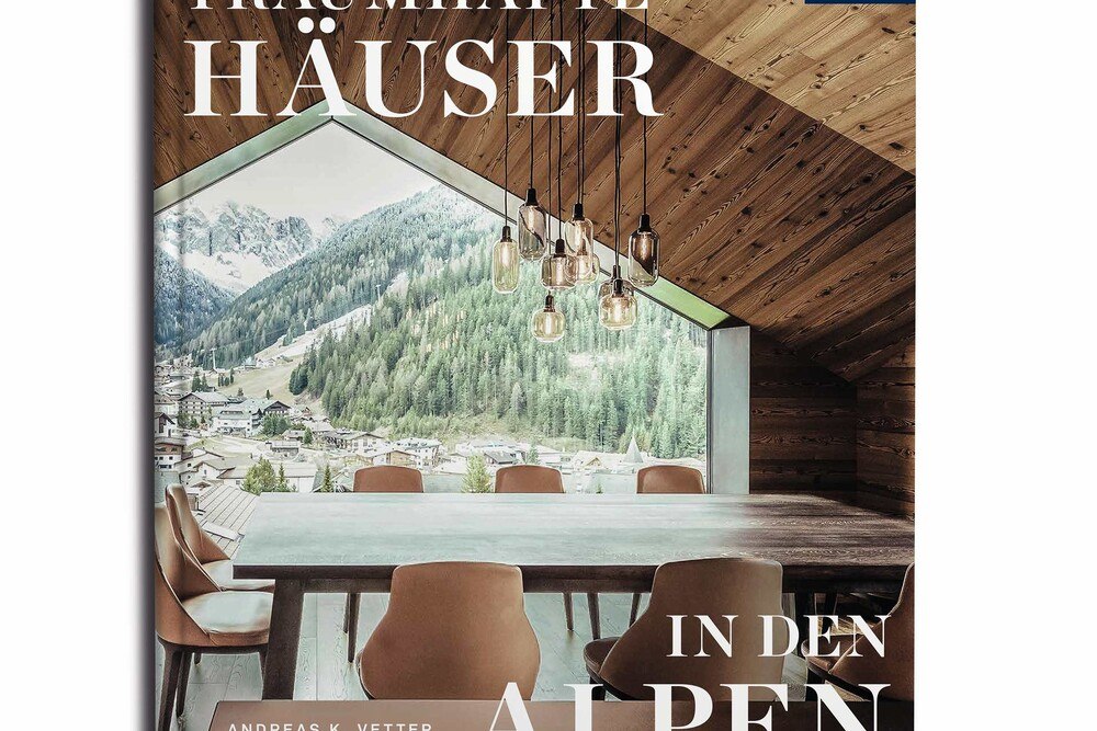 © Callwey Verlag
Ob opulente Privatchalets, modern sanierte Ferienhäuser oder einsame Hütte für Puristen: Alle Projekte werden im Buch ausführlich mit Fotografien, Landschaftsaufnahmen, Plänen und Beschreibungen vorgestellt. Ob opulente Privatchalets, modern sanierte Ferienhäuser oder einsame Hütte für Puristen: Alle Projekte werden im Buch ausführlich mit Fotografien, Landschaftsaufnahmen, Plänen und Beschreibungen vorgestellt.