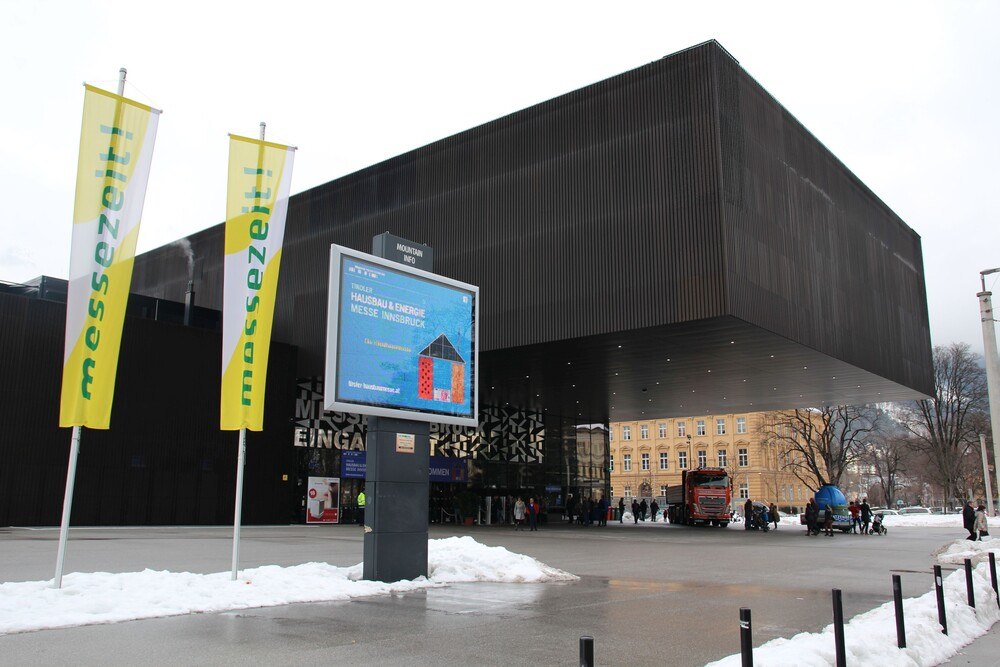 © Messe Innsbruck
Hausbau, Sanierung, Renovierung, Energielösung sowie Finanzierung sind die Themengebiete, die bei der siebenten Tiroler Hausbau & Energie Messe in Innsbruck im Mittelpunkt stehen werden. Hausbau, Sanierung, Renovierung, Energielösung sowie Finanzierung sind die Themengebiete, die bei der siebenten Tiroler Hausbau & Energie Messe in Innsbruck im Mittelpunkt stehen werden.