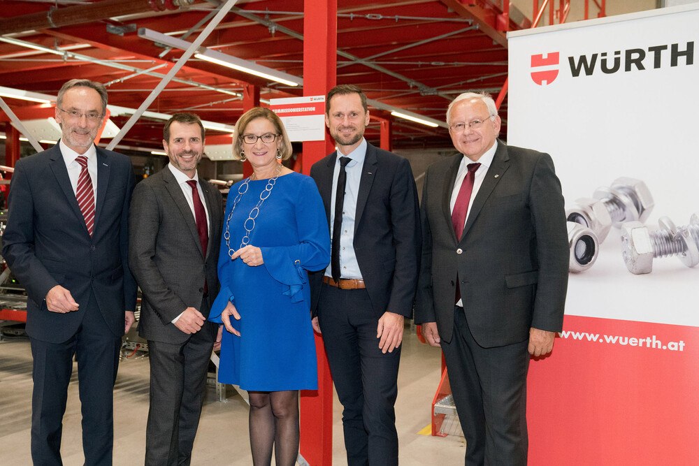 © Würth
Feierliche Eröffnung der neuen Würth Logistik in Böheimkirchen (v. l.:) Bezirkshauptmann Josef Kronister, Alfred Wurmbrand, Geschäftsführer Würth Österreich, Landeshauptfrau Johanna Mikl-Leitner, Mario Schindlmayr, Würth, Johann Hell, Bürgermeister Böheimkirchen. Feierliche Eröffnung der neuen Würth Logistik in Böheimkirchen (v. l.:) Bezirkshauptmann Josef Kronister, Alfred Wurmbrand, Geschäftsführer Würth Österreich, Landeshauptfrau Johanna Mikl-Leitner, Mario Schindlmayr, Würth, Johann Hell, Bürgermeister Böheimkirchen.