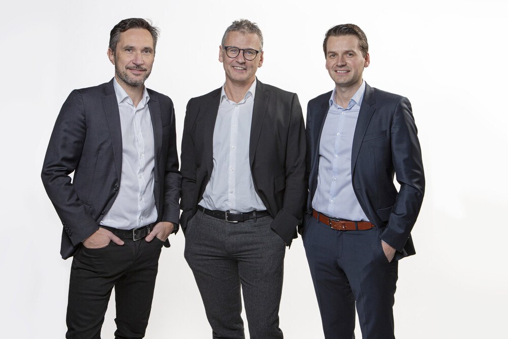 © Austrotherm
Das neue Geschäftsführungsteam von Austrotherm Österreich per 1.1.2020 (von links): Mag. Robert Novak, Mag. Klaus Haberfellner und Dr. techn. Heimo Pascher. Das neue Geschäftsführungsteam von Austrotherm Österreich per 1.1.2020 (von links): Mag. Robert Novak, Mag. Klaus Haberfellner und Dr. techn. Heimo Pascher.