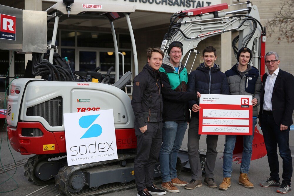 © Rhomberg Bau
Gemeinsam für die Baustelle 4.0: v.l.: Daniel Leeb (Rhomberg Bau), Raphael Ott, Bernhard Gantner und Ralf Pfefferkorn (Sodex) sowie Matthias Moosbrugger (Rhomberg Bau). Gemeinsam für die Baustelle 4.0: v.l.: Daniel Leeb (Rhomberg Bau), Raphael Ott, Bernhard Gantner und Ralf Pfefferkorn (Sodex) sowie Matthias Moosbrugger (Rhomberg Bau).