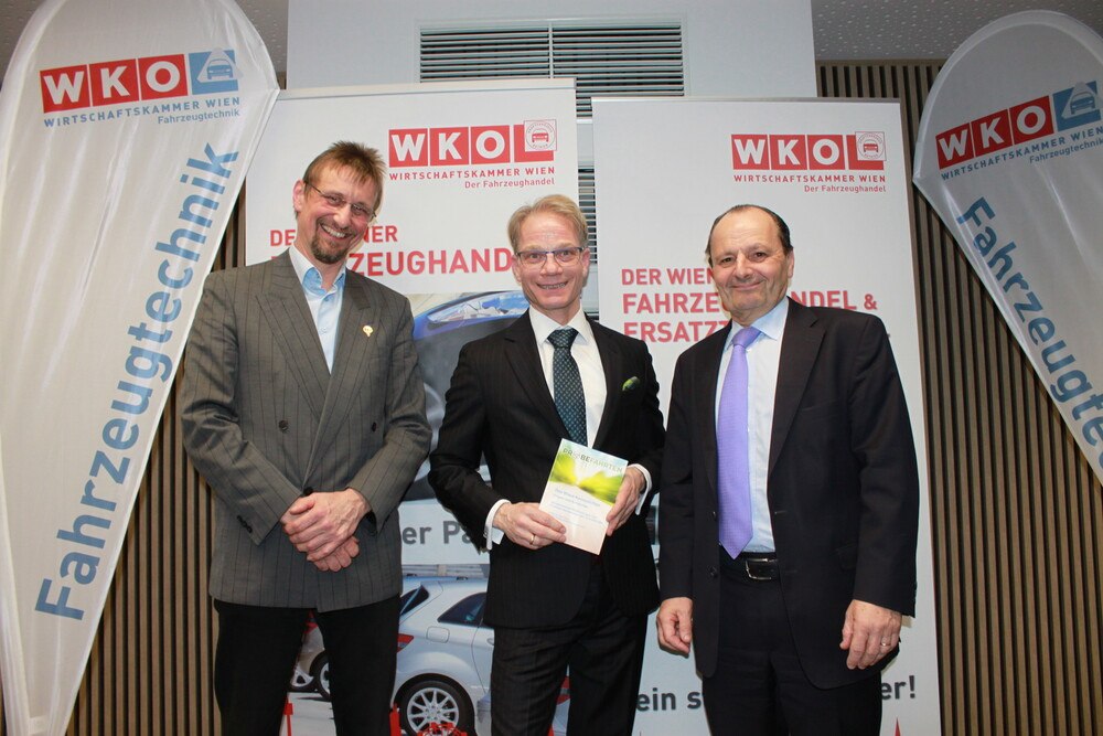 © KFZ Wirtschaft
Georg Ringseis (LIM Wien), Andreas Westermeyer (Bundesinnung), Burkhard Ernst (LGO Wien) v.l. Georg Ringseis (LIM Wien), Andreas Westermeyer (Bundesinnung), Burkhard Ernst (LGO Wien) v.l.