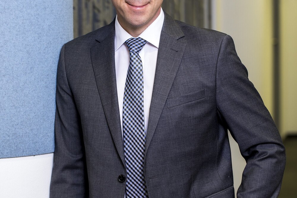 © feelimage "Unternehmen, die sich noch im Umsetzungsprozess befinden, müssen dringend einen Gang zulegen“, sagt Andreas Niederbacher, Senior Manager bei Deloitte Österreich. "Unternehmen, die sich noch im Umsetzungsprozess befinden, müssen dringend einen Gang zulegen“, sagt Andreas Niederbacher, Senior Manager bei Deloitte Österreich.