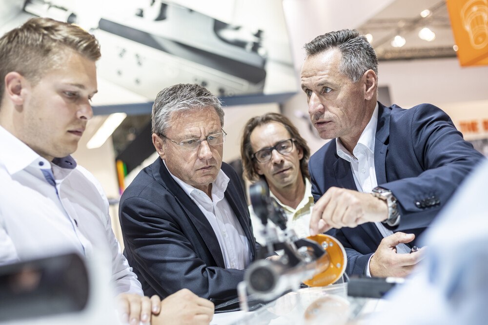 © Messe Stuttgart
Zur AMB 2020 werden Aussteller und Besucher auch über Ressourcenschonung und die Nachhaltigkeit von Produkten diskutieren. Zur AMB 2020 werden Aussteller und Besucher auch über Ressourcenschonung und die Nachhaltigkeit von Produkten diskutieren.